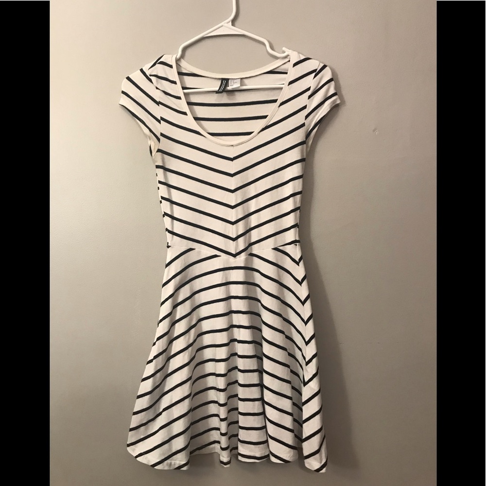 H&M BLACK WHITE DRESS